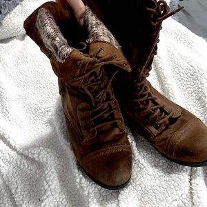 Mossimo brown combat boots size 10. Can wear two different ways